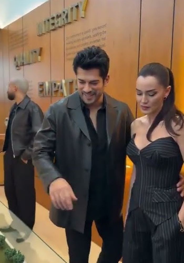 Fahriye Evcen’in Keyifsiz Halleri Gündem Oldu: Burak Özçivit Ne Yaptıysa Güldüremedi 1 Fahriye Evcen urak Ozcivit 1