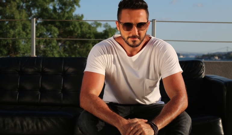 Gökhan Özen’den Magazin Muhabirlerine Sert Tepki: “Sınırı Aşıyorsunuz”