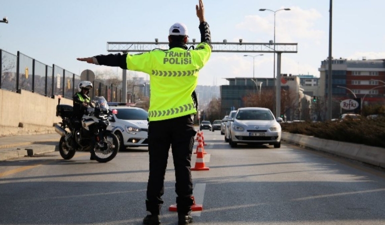 Meclis’ten Geçti, Trafikte Yeni Dönem Başladı: Kuralları İhlal Eden Yandı!